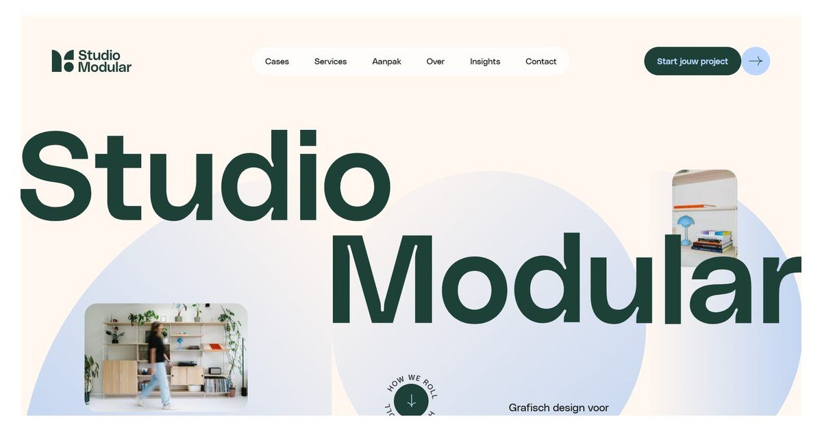 Home do Studio Modular: tipografia gigante verde-escura sobre fundo creme, navegação em pílula de vidro e o selo “How we roll”